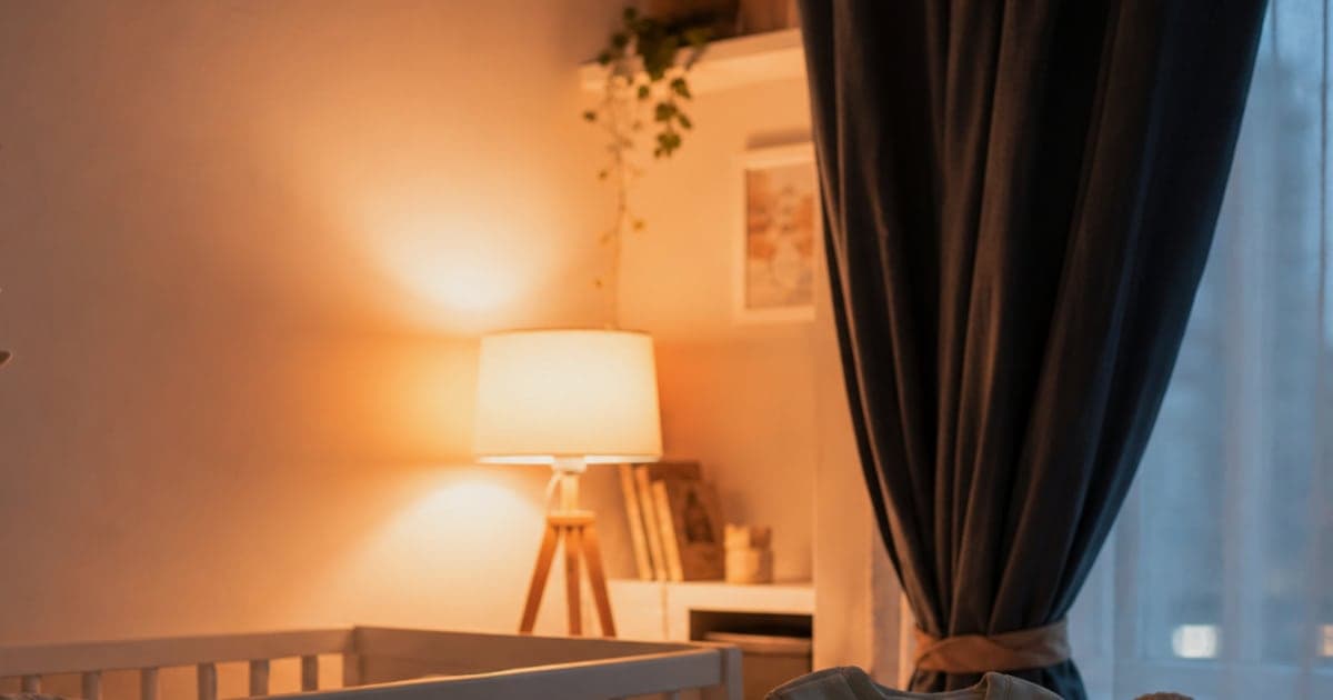 Imagine fotorealista, fara text, pentru articolul despre rutina de seara la 6-9 luni